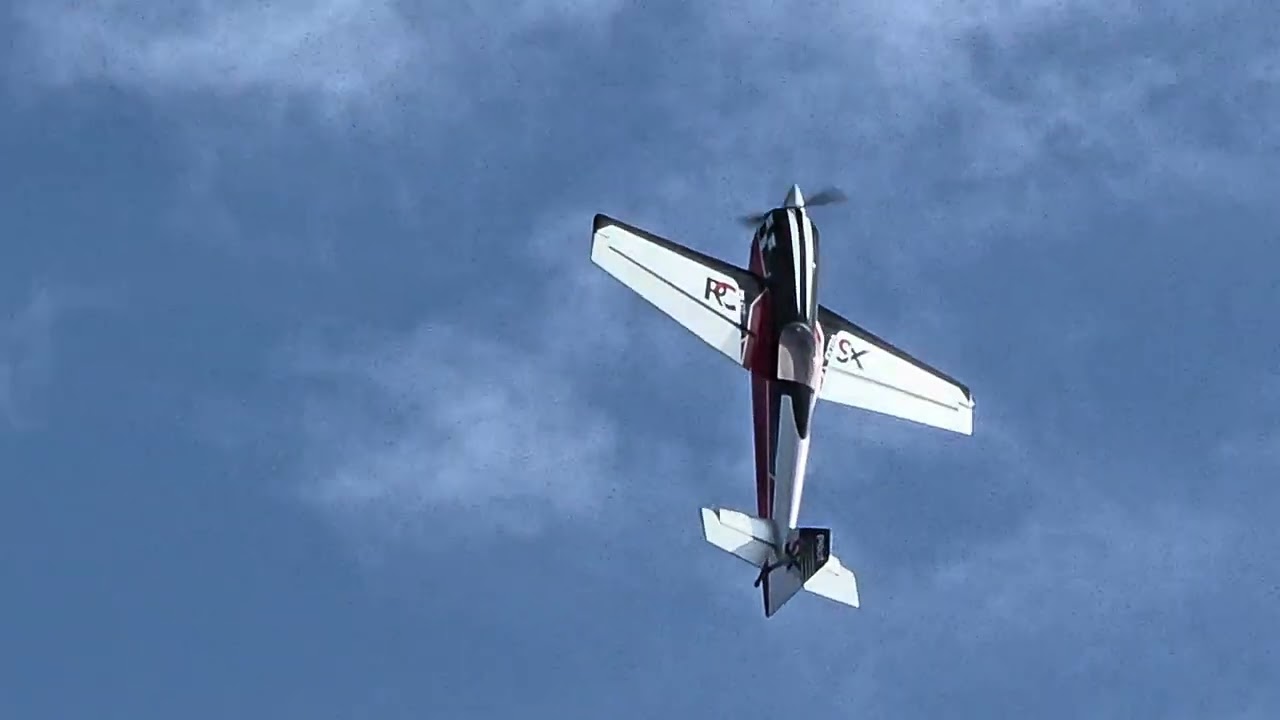 Aeroclub Pucioasa test aeromodel Extra 300 SX