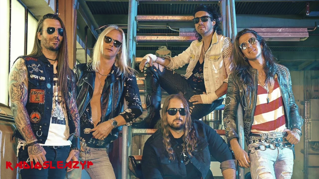 4- Crazy Lixx - Caught Between the Rock'n Roll