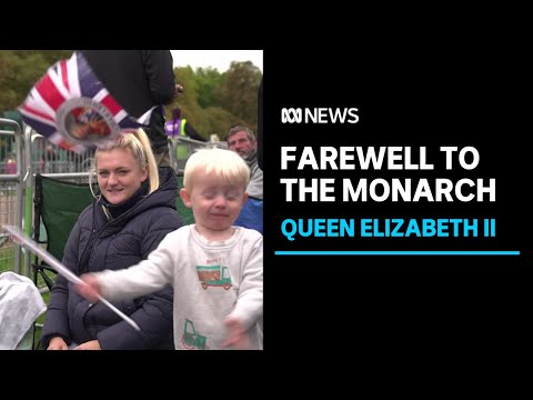 Thousands line windsor's long walk to farewell queen elizabeth ii | abc news