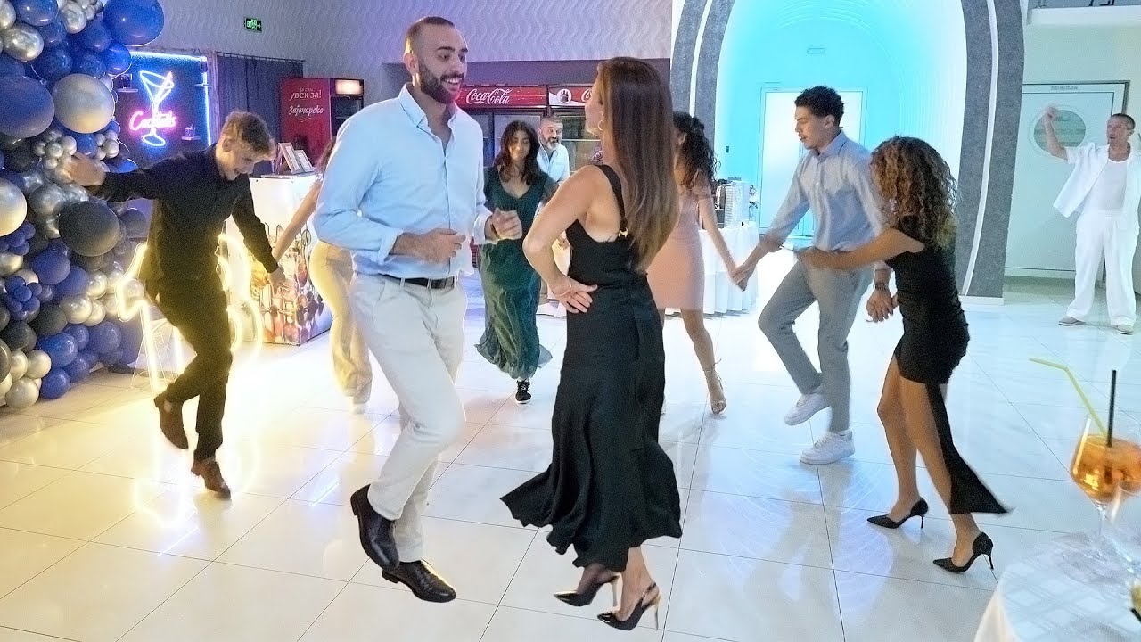 Omladina POKIDALA srpsko i vlasko kolo na Filipovom punoletstvu