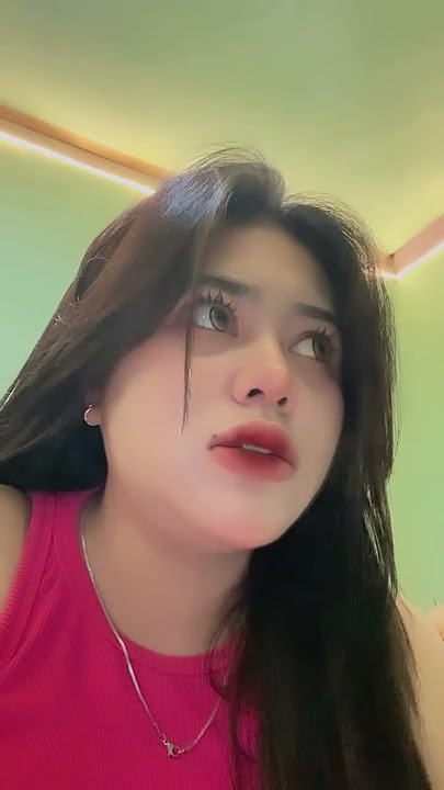 cewek cantik merokok