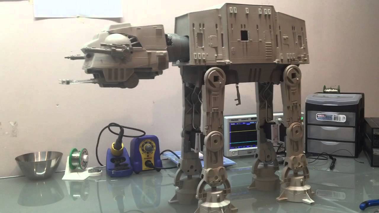 rock Idear judío Star Wars Imperial AT-AT Walker robot. The force is with me! - YouTube