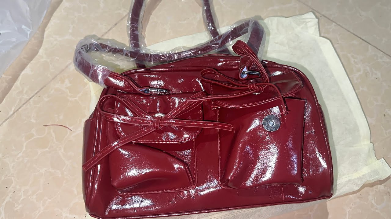 Распаковка самой дешевой модной красной сумки через плечо.