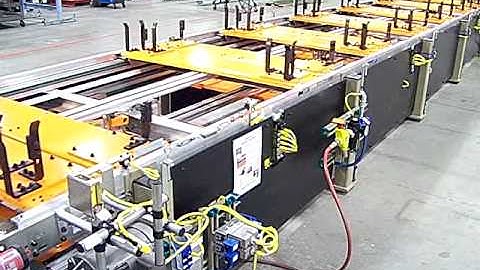 Accumulating Pallet Conveyor