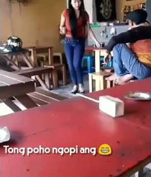 Pelayan kopi cantik