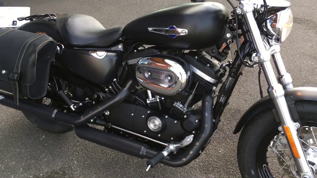 2016 Harley Davidson xl1200 custom.