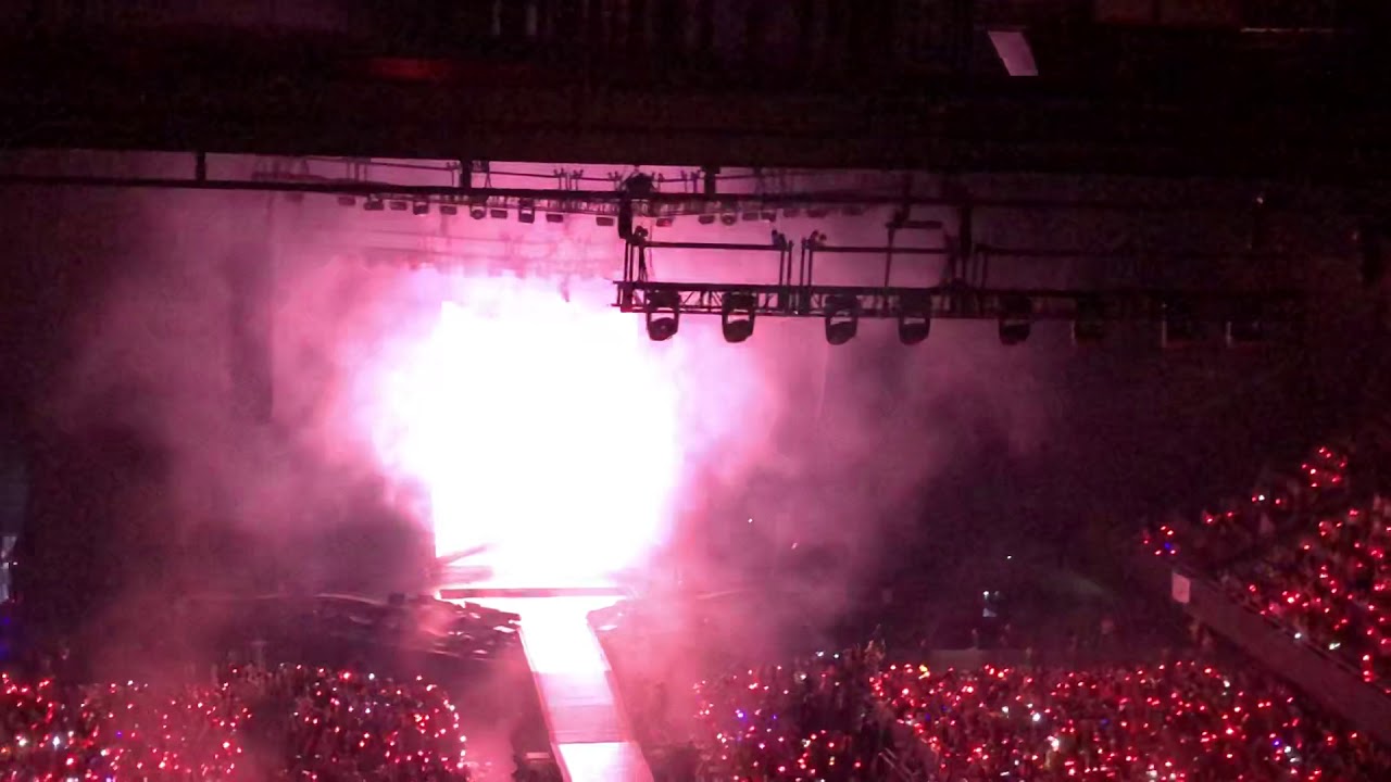 BTS Love Yourself World Tour, Amsterdam 181013: IDOL