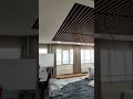 Стильный и функциональный реечный потолок, который преобразил офисное пространство! #shorts