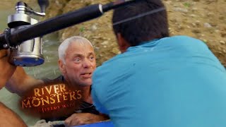 Jeremy Gets Dragged Under By A Goonch | Goonch | River Monsters