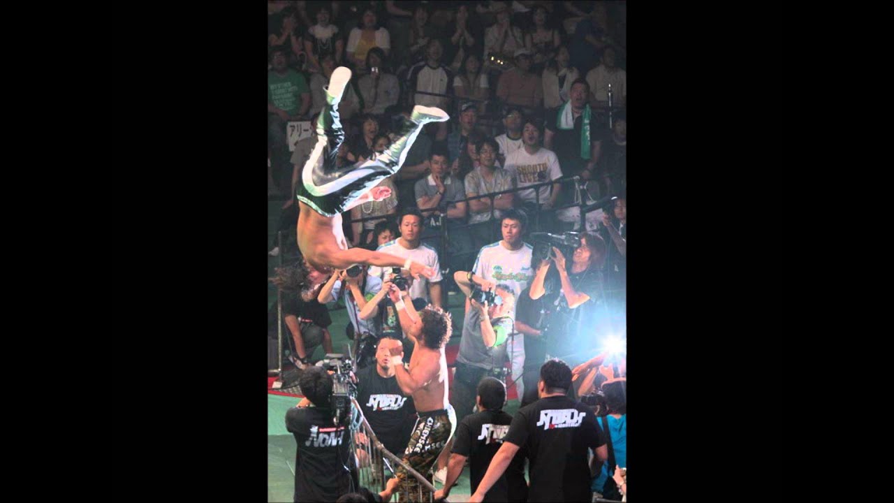 丸藤正道入場曲　（HYSTERIC）