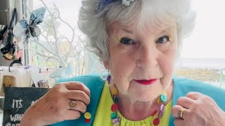 #127 Grandma Griggly BUTTON NECKLACE
