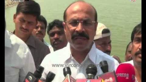 Kurnool :YSRCP MLA SV Mohan Reddy visits Sunkesula barrage & checks water capacities- 24th Mar 2016