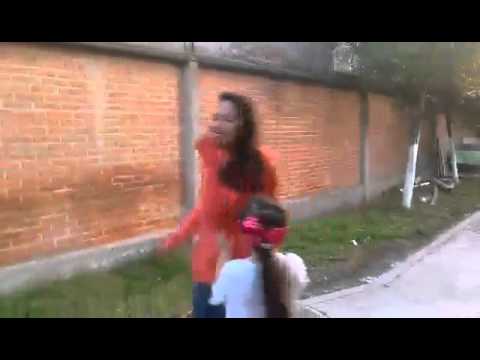 Le escupi a mi hija xD