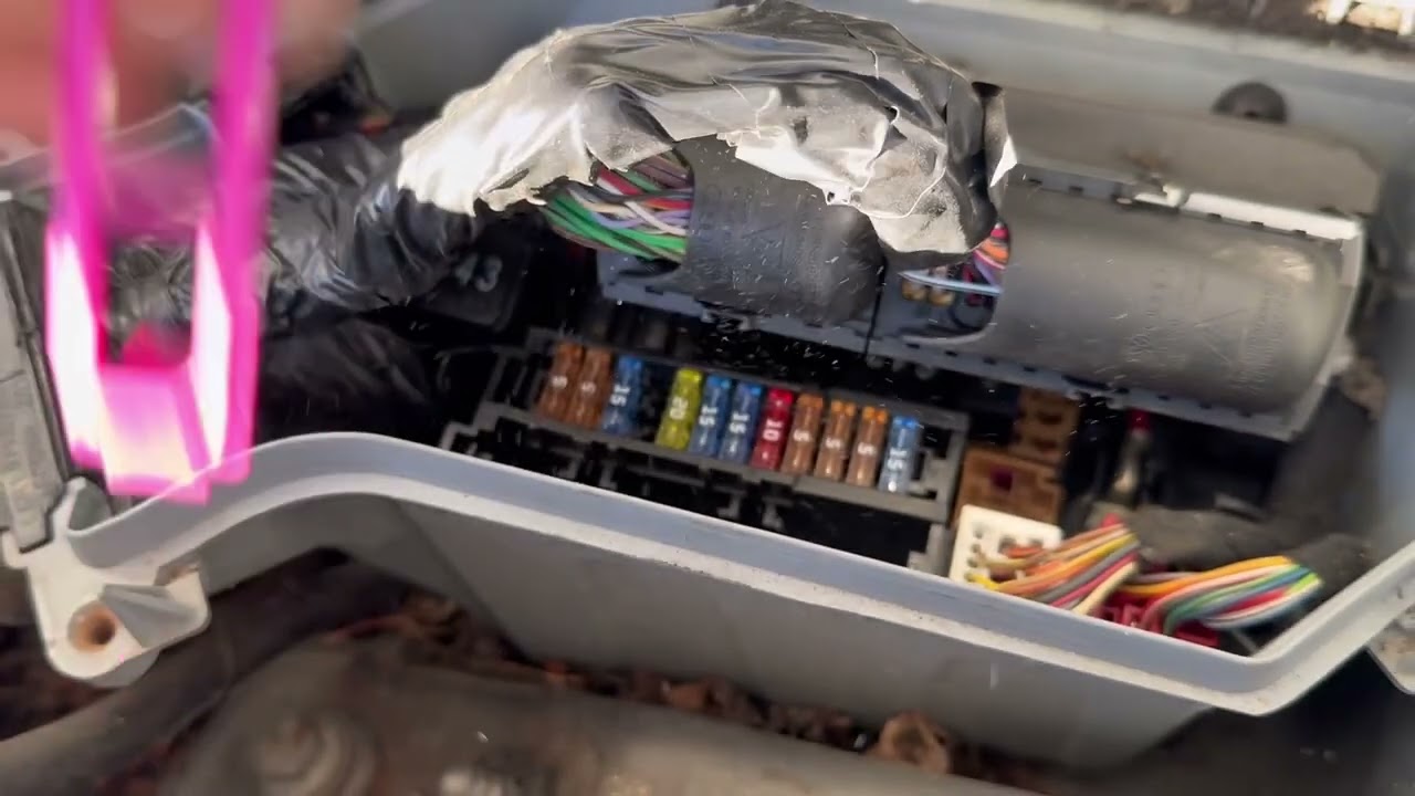 Audi A4 A5 Q5 Engine Fuses ECU Box location Removal & Install testing w/ Power Probe B8 B8.5