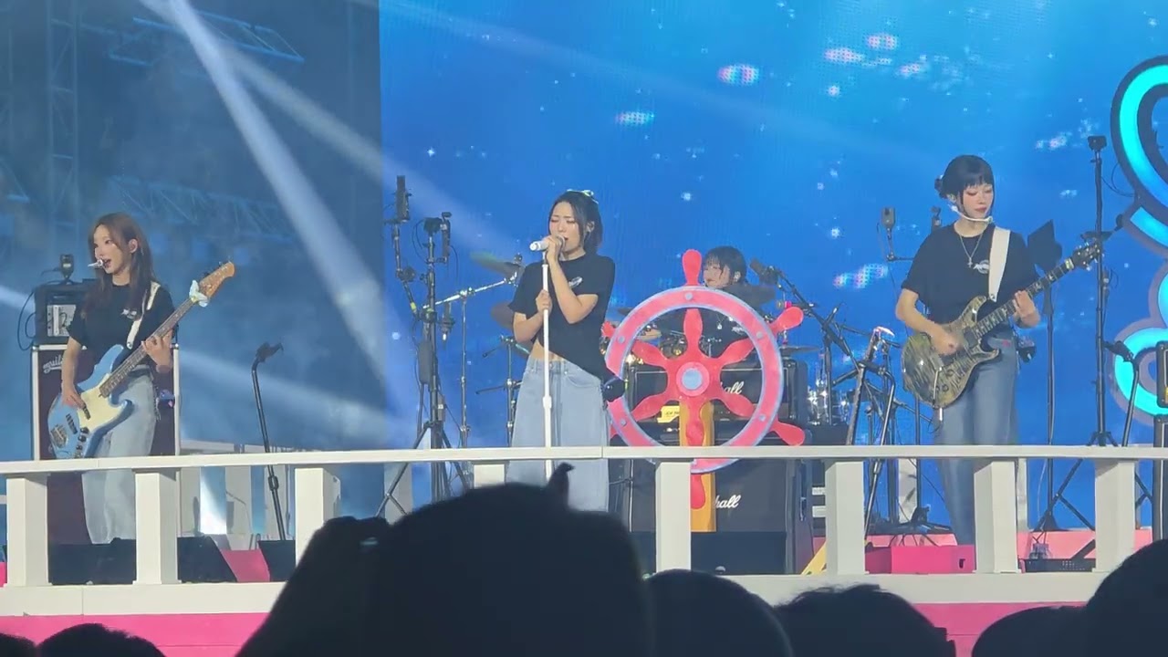 251005 QWER ROCKATION World Tour in Seoul 흰수염고래