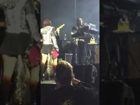 Alejandra guzman invitó a Miguel armando hijo de gloria trevi a tocar con ella el piano y no