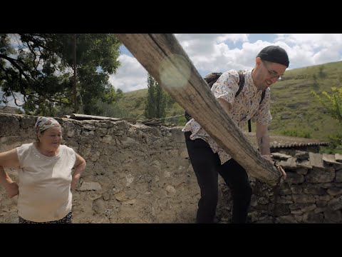 Tourist in Moldova: Episode 2 (first time for plăcinta, building oven, drawing water from well)