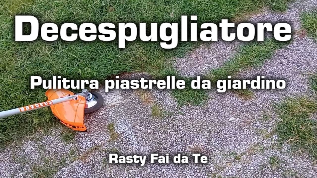 Decespugliatore per la pulizia delle piastrelle da giardino