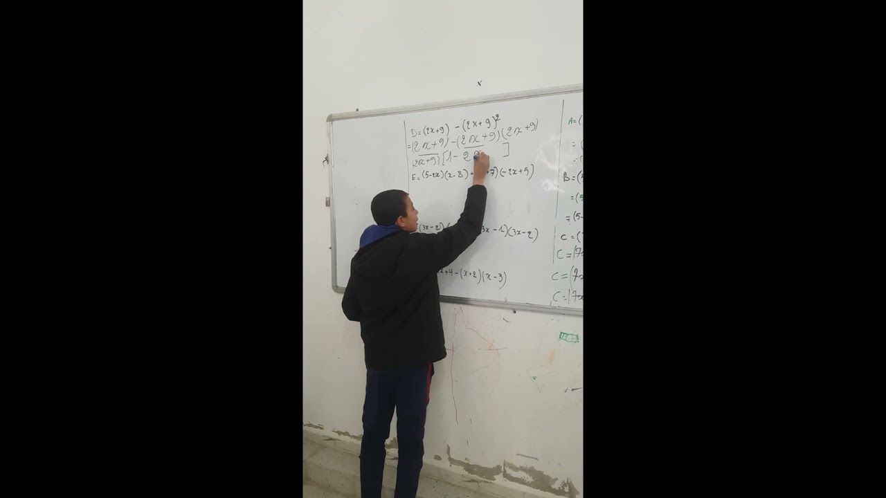 التلميذ المتميز طالب محمد قالكم انا معلمكم اليوم هههههه