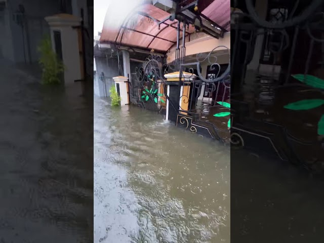 Proses Evakusi Korban Banjir Di Pekalongan 2021 | JEANSBRO class=