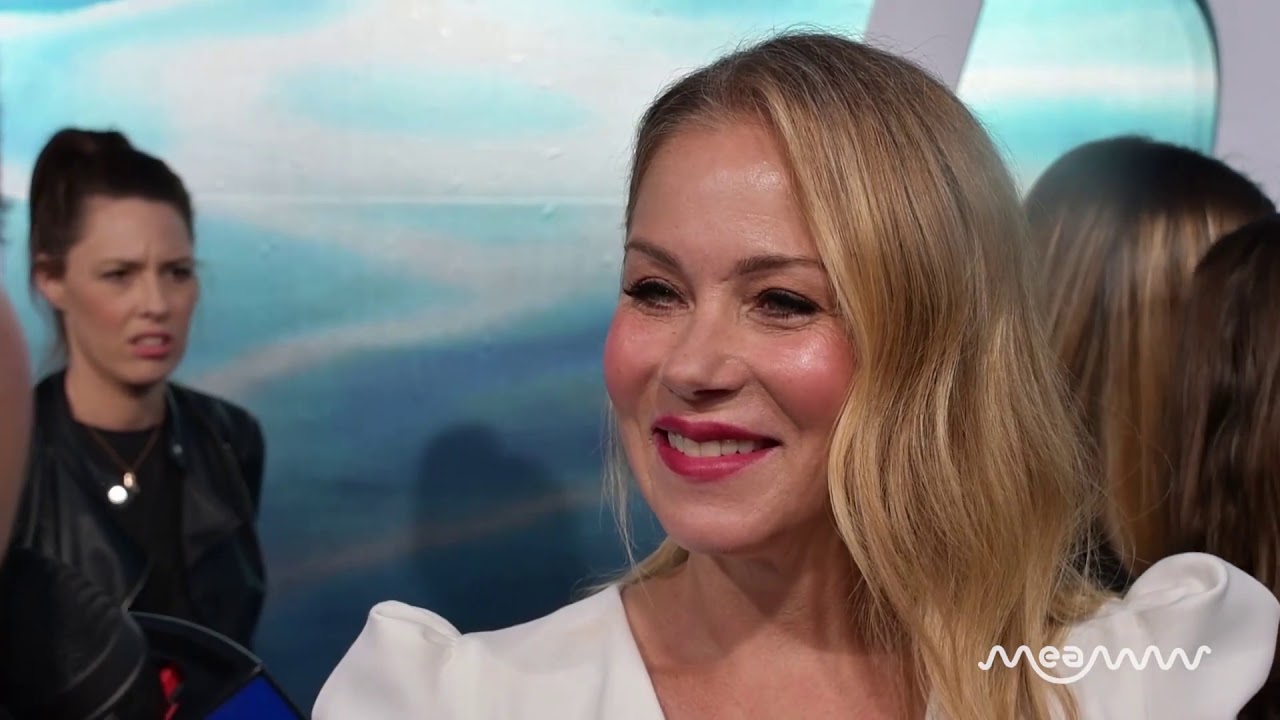 Dead To Me Star Christina Applegate On Pulling A Comedy Out Of