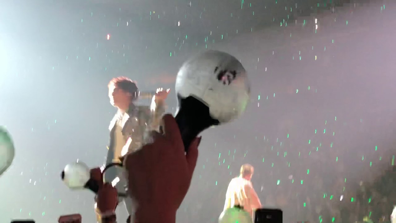 180928 BTS Love Yourself in Newark - Medley: Dope + GoGo + Blood Sweat & Tears + Boy In Luv + Fire