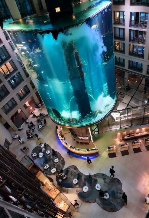 Berlin Hotel Aquadom aquarium first seconds of massive water explosion from end of 2022