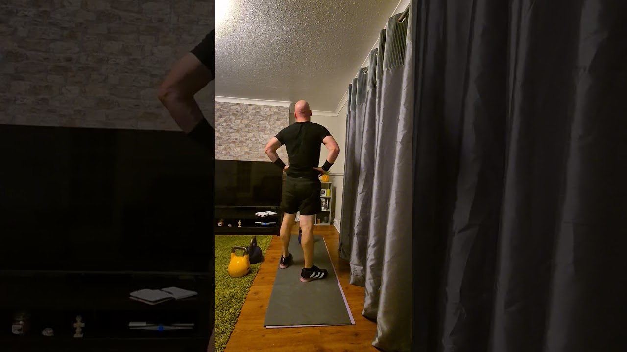 2 american swing, walkout to plank and pushup x12. 2x20kg double rows. 16kg glute bride x16 r3