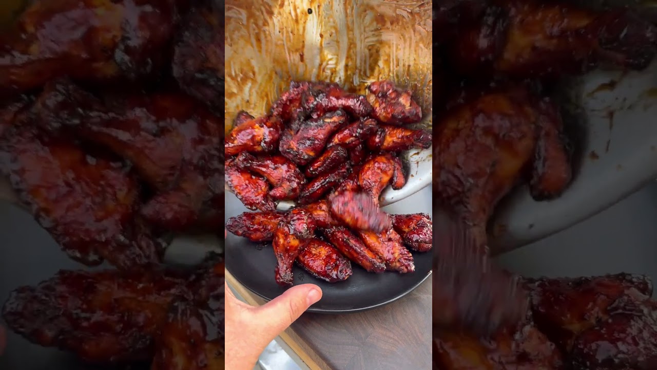 These HNY FYR Wings by the 🐐 Derek Wolf have us DROOLING 🤤🔥