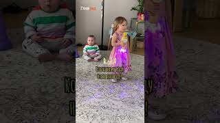 Малышка с самого детства исполняет правильные песни