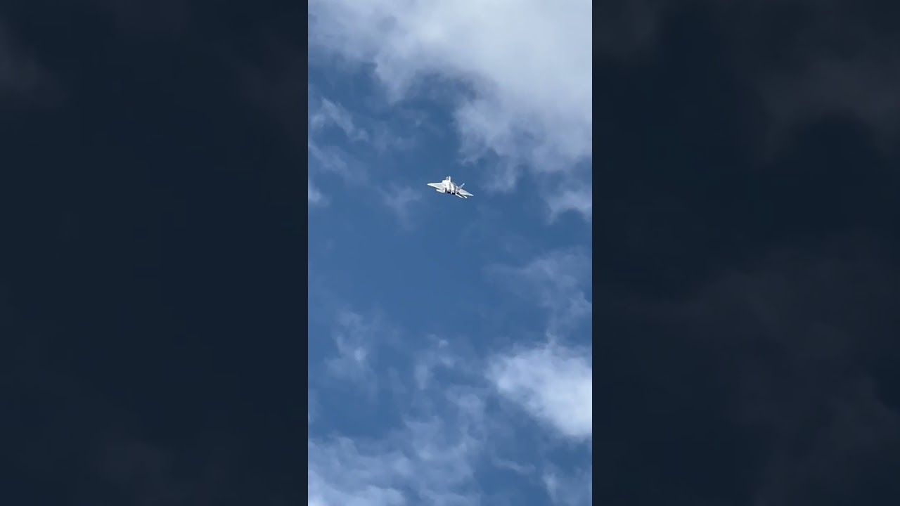 Amazing F 22 Backwards Slide(Tail-slide) Maneuver 