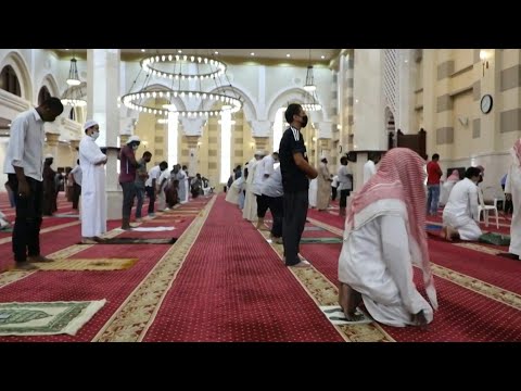 رفع حظر التجوّل في السعودية رغم ازدياد الإصابات اليومية بفيروس كورونا رفع حظر التجوّل في السعودية رغم ازدياد الإصابات اليومية بفيروس كورونا