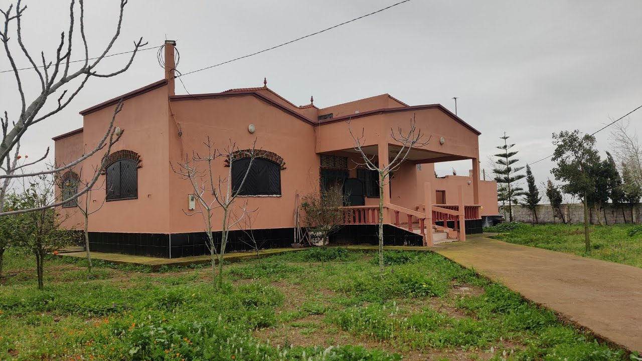 فيلا 🏡 رائعة مبنية بالترخيص مع أرض هكتار و2721 متر محفظة باولاد أحسين إقليم الجديدة 