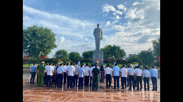 Dâng hoa kỷ niệm 108 năm ngày sinh Tổng Bí thư Nguyễn Văn Linh
