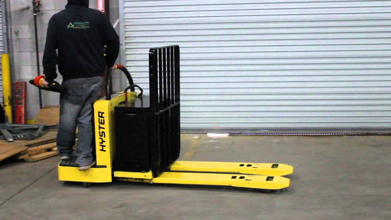 2011 HYSTER B60ZAC ELECTRIC RIDE ON PALLET JACK/PALLET TRUCK, 6000 LB