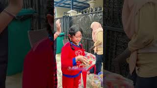 Bunda Dijah Bagi Bagi Bola Warna Warni Unik