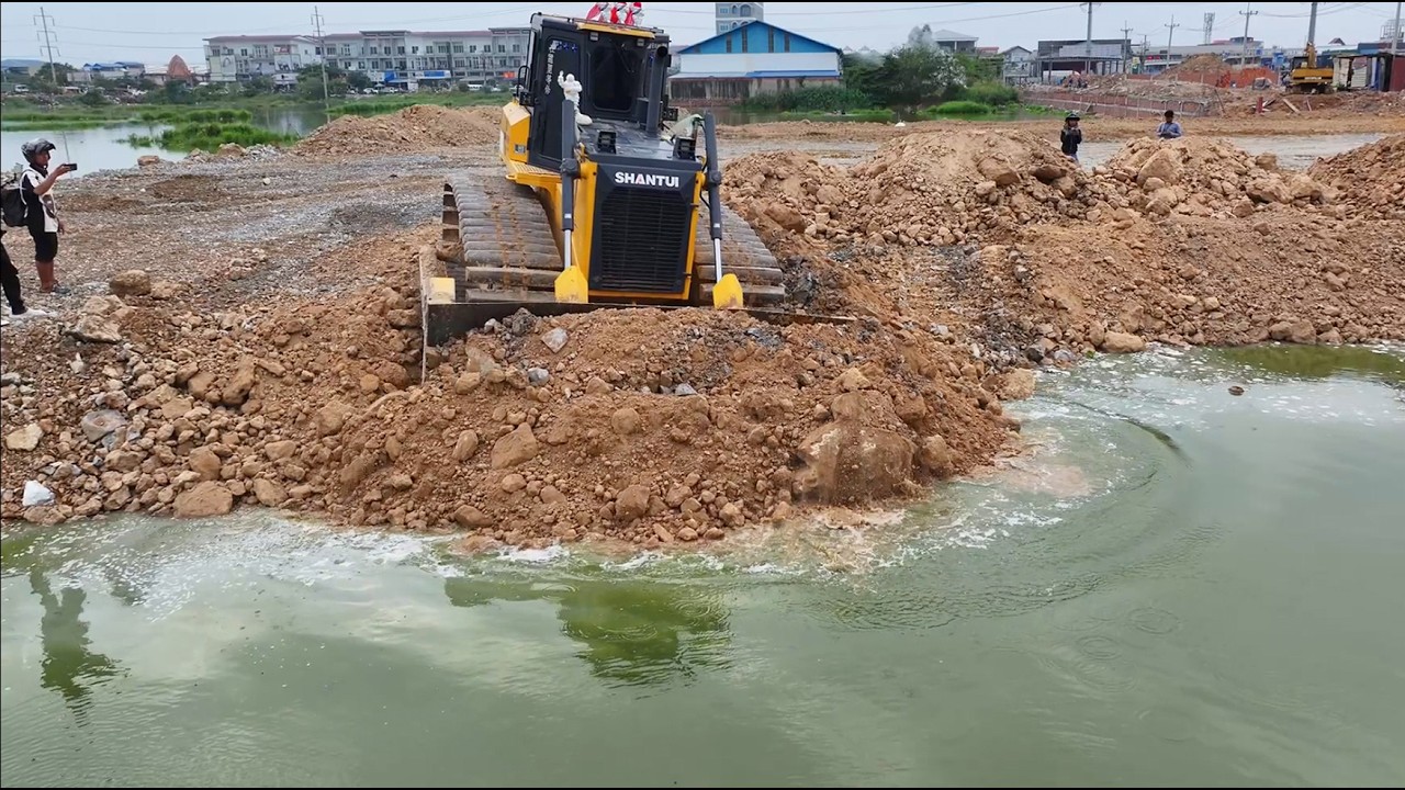Fantastic Project!!Bulldozer SHANTUI C3 Push Soil And DumpTruck10Wheel Unloading Soil Filling Lake