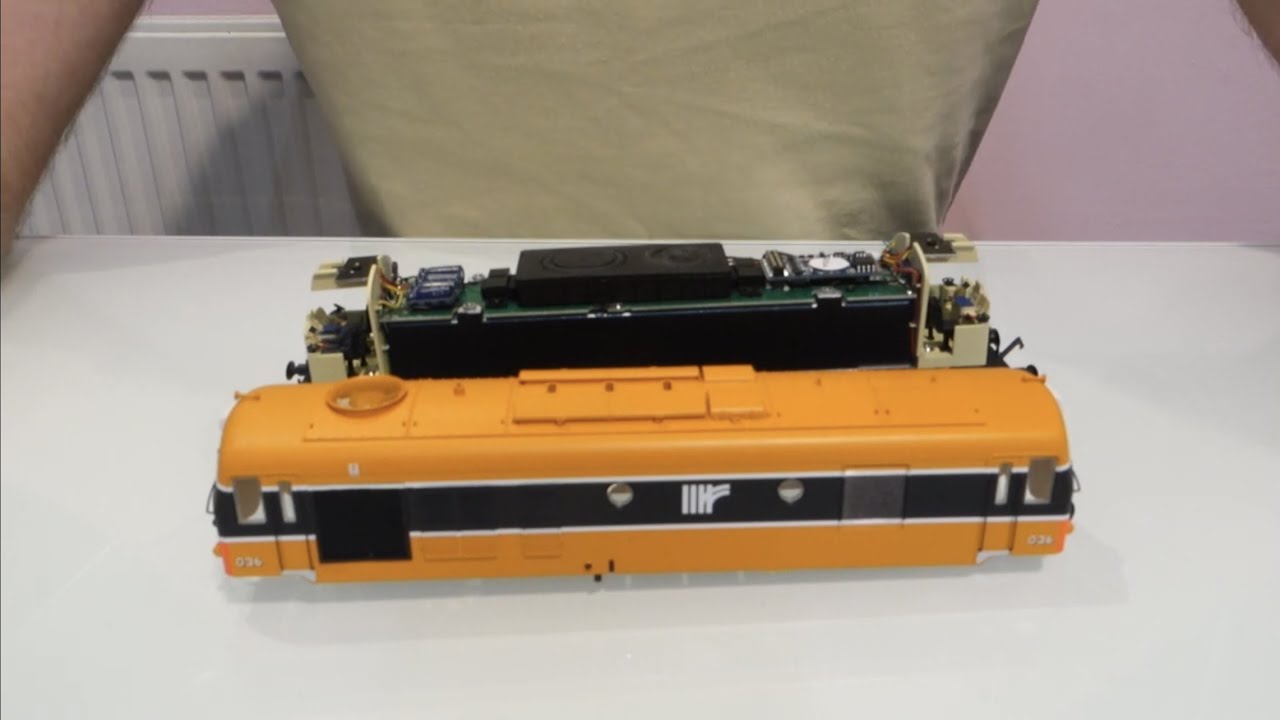 Irish Railway Models A Class Lighting Modification, Directional Cab Lights