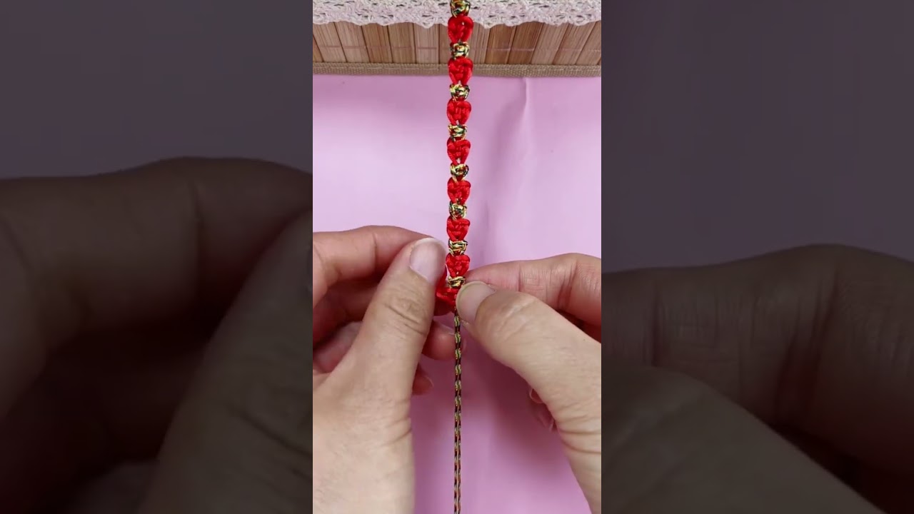 Instructions for tying a beautiful rose bracelet 