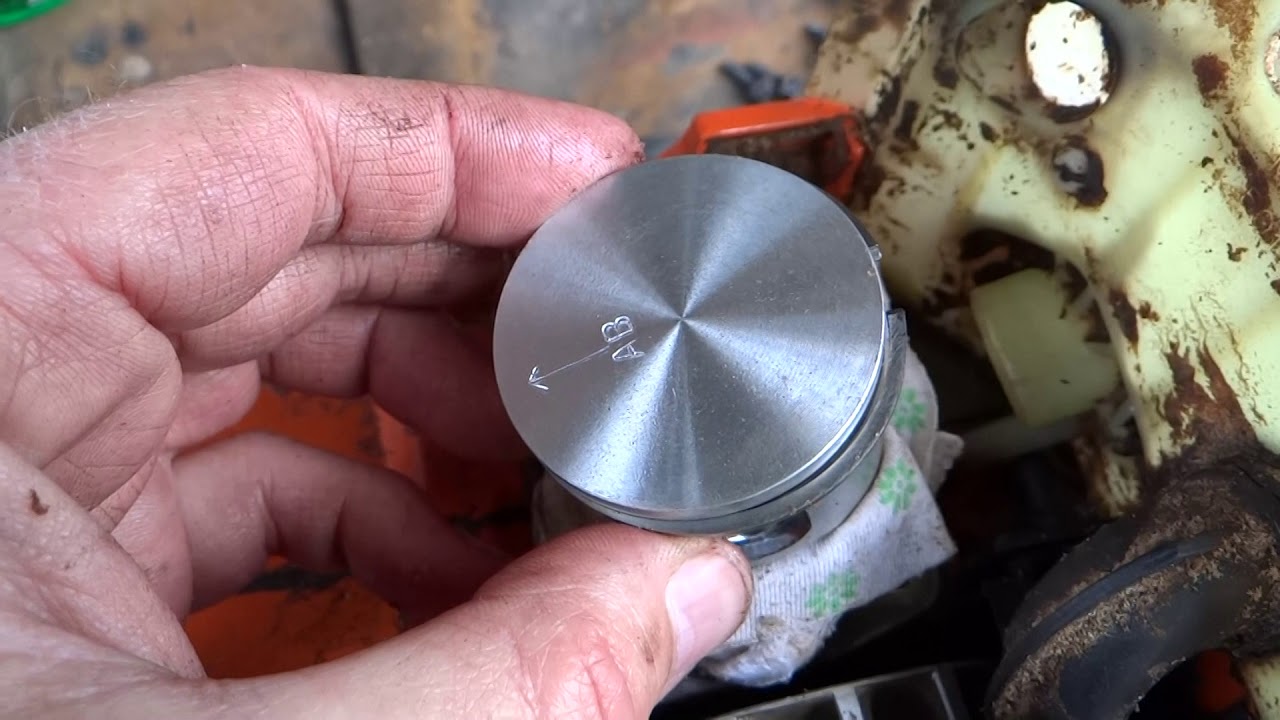 Výměna pístu - pila Husqvarna 55 + kácení smrku / Piston replacement Husqvarna 55 chainsaw + felling