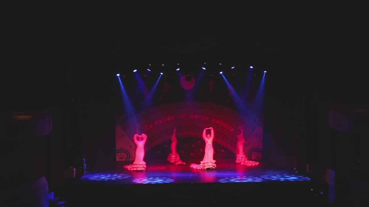 Guajiras con abanico y bata de cola