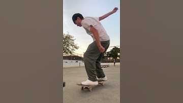 Poser attempts to set world record for worlds shortest fakie nosegrind
