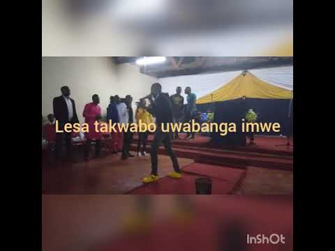 Joshua nankwe nankwe  lesa takwabo uwabanga imwe  live on stage in a concert