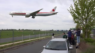 Japan Air Force One Boeing 777-300 land in Paris !!