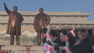 北朝鮮、軍創建記念日 平壌、銅像に献花