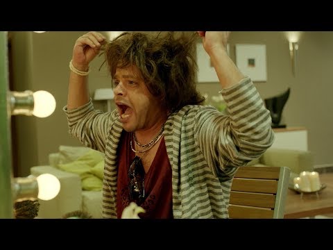 النجم ماجد المصري قبل أي مشهد لازم يهتم بأهم حاجة عنده شعره عشان الموهبة مسلسليكو