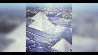 Photo des pyramides enneigées : vous y avez cru ?