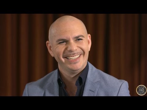 Video: Il Cantante Pitbull Ha Motivato I Suoi Fan E Ha Vissuto La Sua Vita Migliore