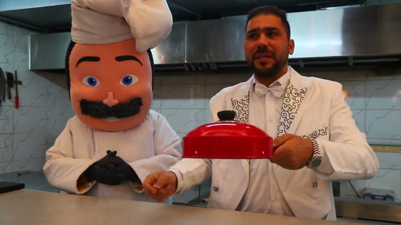 لاعب الخفة باسل كتانة دخل المطعم وطلع الحمام والجاج من الطناجر ههههههــــ