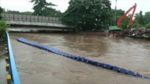 4 dead, thousands caught in flooding in Jakarta